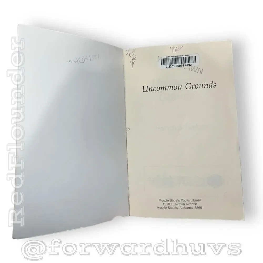 Uncommon Grounds by Sandra Balzo - Large Print Edition